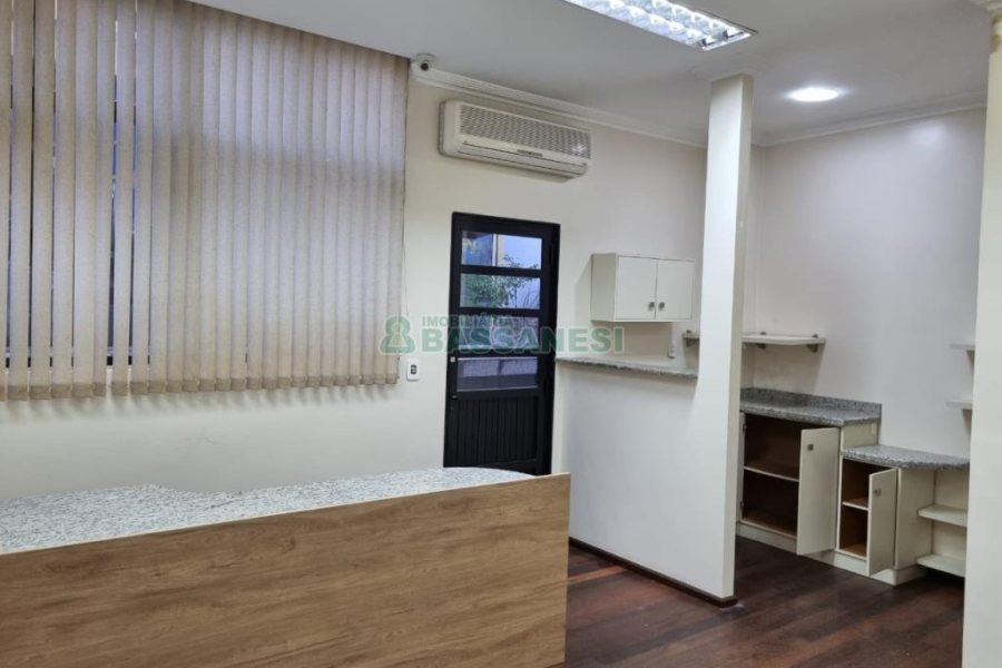 Loja com 198m², 2 vagas, no bairro Centro em Caxias do Sul para Alugar ou Comprar