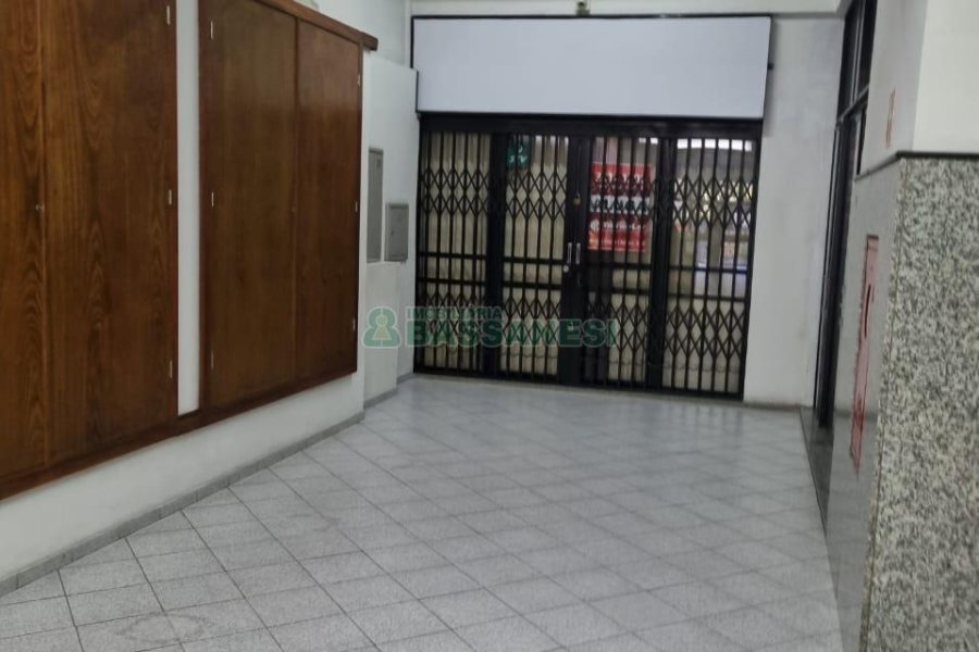 Loja com 198m², 2 vagas, no bairro Centro em Caxias do Sul para Alugar ou Comprar