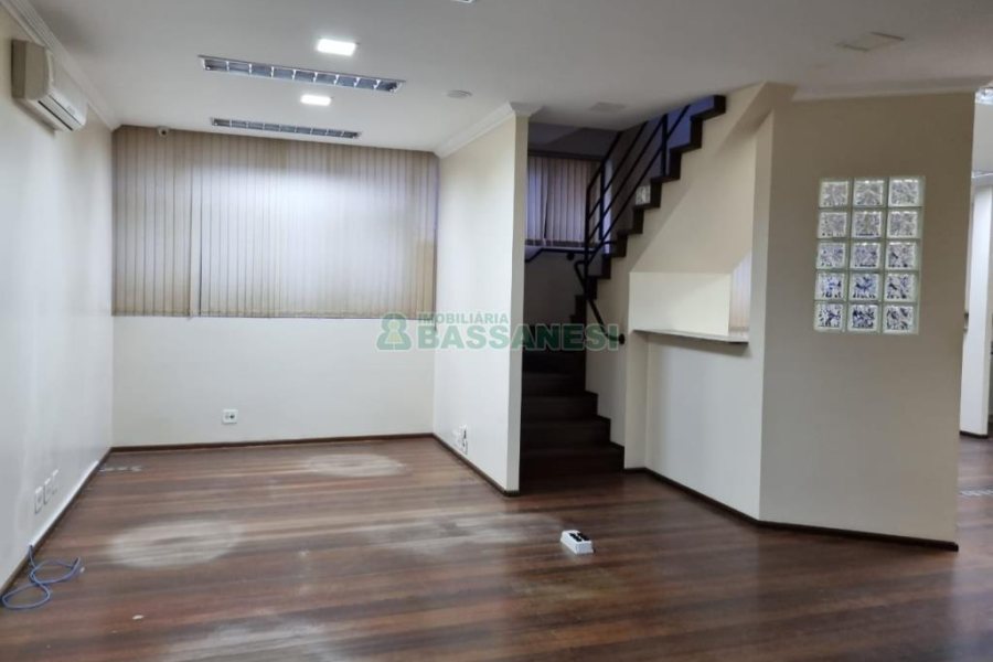 Loja com 198m², 2 vagas, no bairro Centro em Caxias do Sul para Alugar ou Comprar