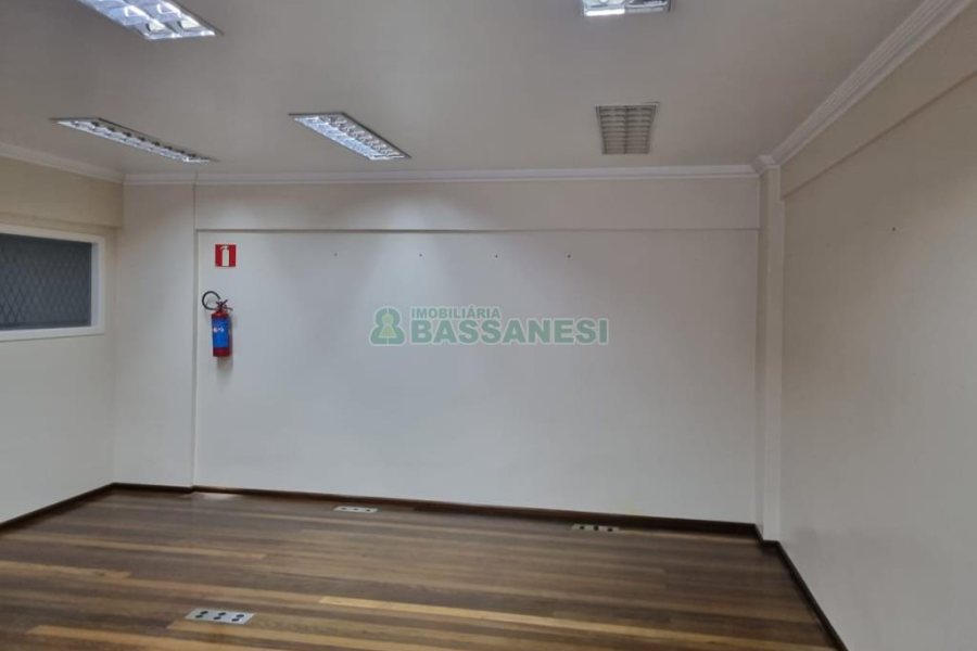 Loja com 198m², 2 vagas, no bairro Centro em Caxias do Sul para Alugar ou Comprar