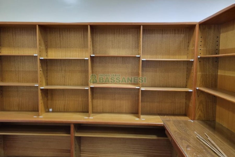 Loja com 198m², 2 vagas, no bairro Centro em Caxias do Sul para Alugar ou Comprar