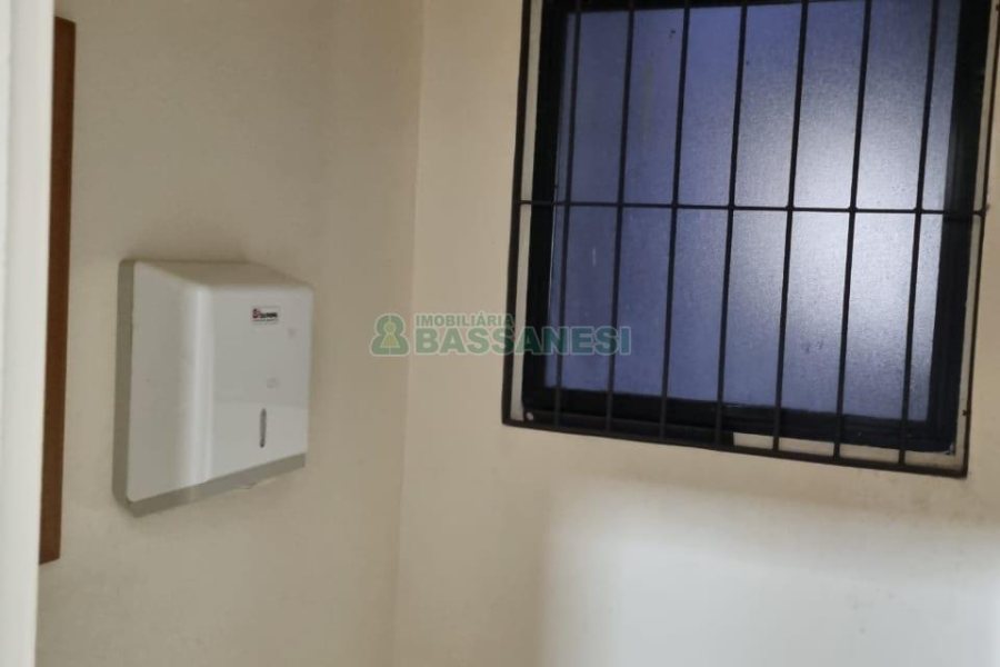 Loja com 198m², 2 vagas, no bairro Centro em Caxias do Sul para Alugar ou Comprar