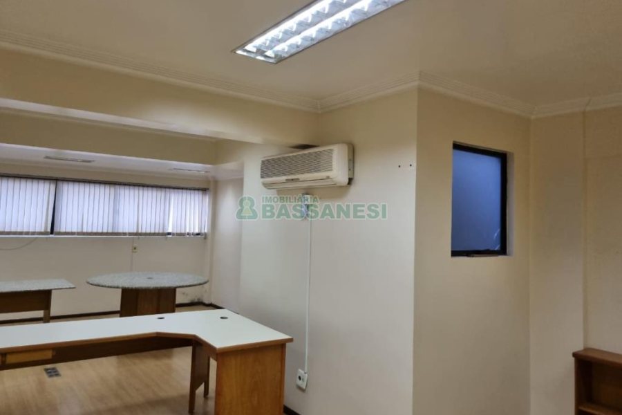 Loja com 198m², 2 vagas, no bairro Centro em Caxias do Sul para Alugar ou Comprar