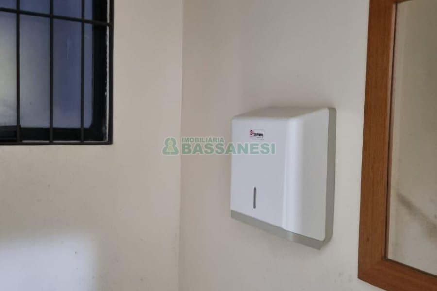 Loja com 198m², 2 vagas, no bairro Centro em Caxias do Sul para Alugar ou Comprar