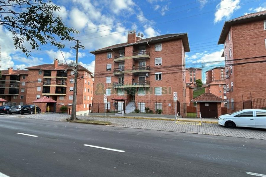 Apartamento com 60m², 2 dormitórios, 1 vaga, no bairro Interlagos em Caxias do Sul para Alugar