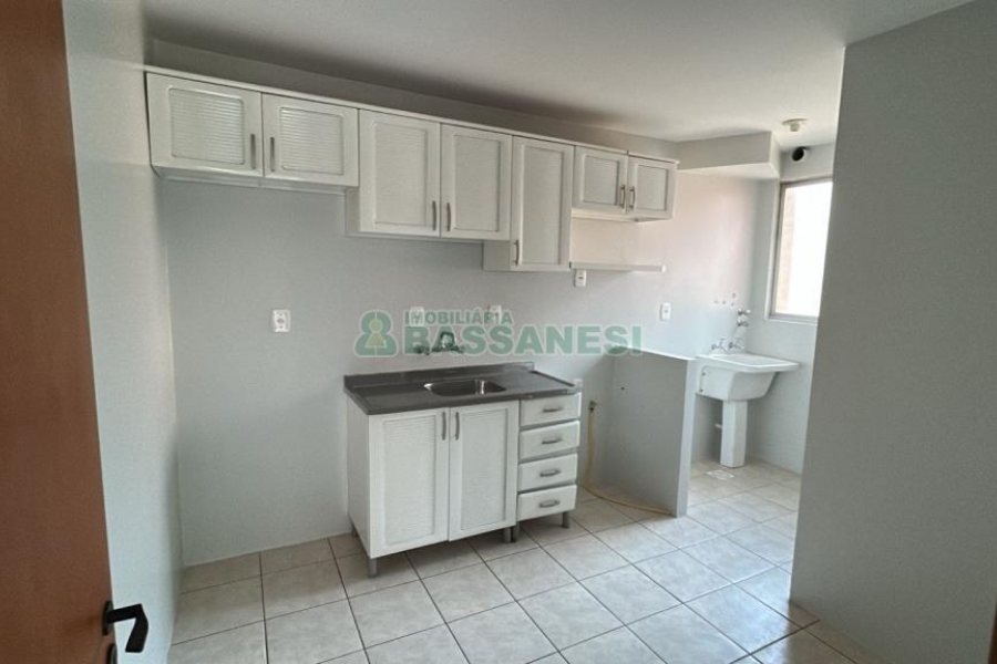 Apartamento com 60m², 2 dormitórios, 1 vaga, no bairro Interlagos em Caxias do Sul para Alugar