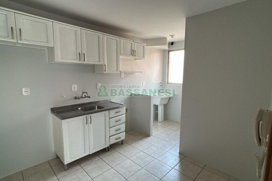 Apartamento com 60m², 2 dormitórios, 1 vaga, no bairro Interlagos em Caxias do Sul para Alugar