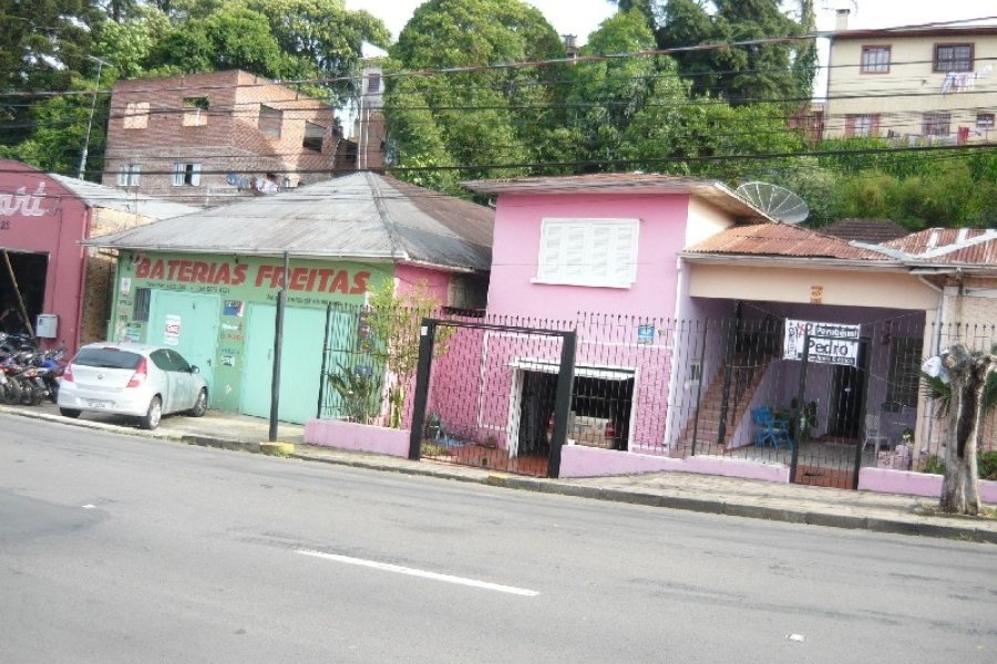 Casa com 174m², 3 dormitórios, 1 vaga, no bairro Rio Branco em Caxias do Sul para Comprar