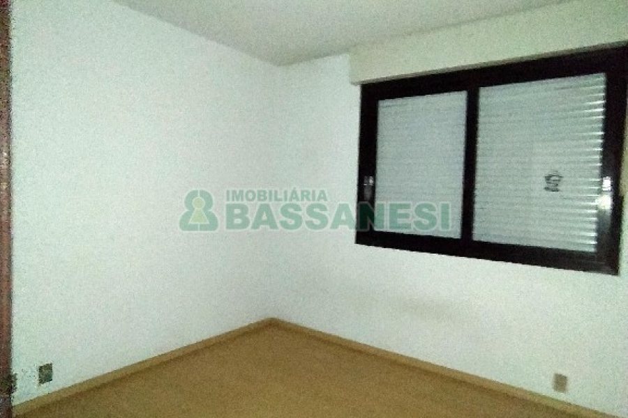 Apartamento com 112m², 3 dormitórios, 2 vagas, no bairro Centro em Caxias do Sul para Comprar