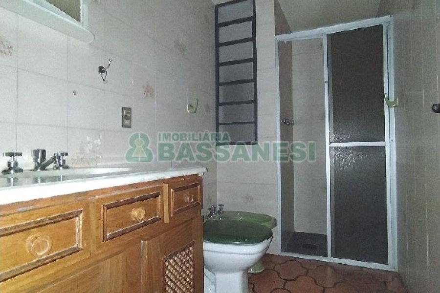 Apartamento com 112m², 3 dormitórios, 2 vagas, no bairro Centro em Caxias do Sul para Comprar