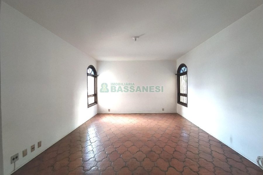 Apartamento com 112m², 3 dormitórios, 2 vagas, no bairro Centro em Caxias do Sul para Comprar