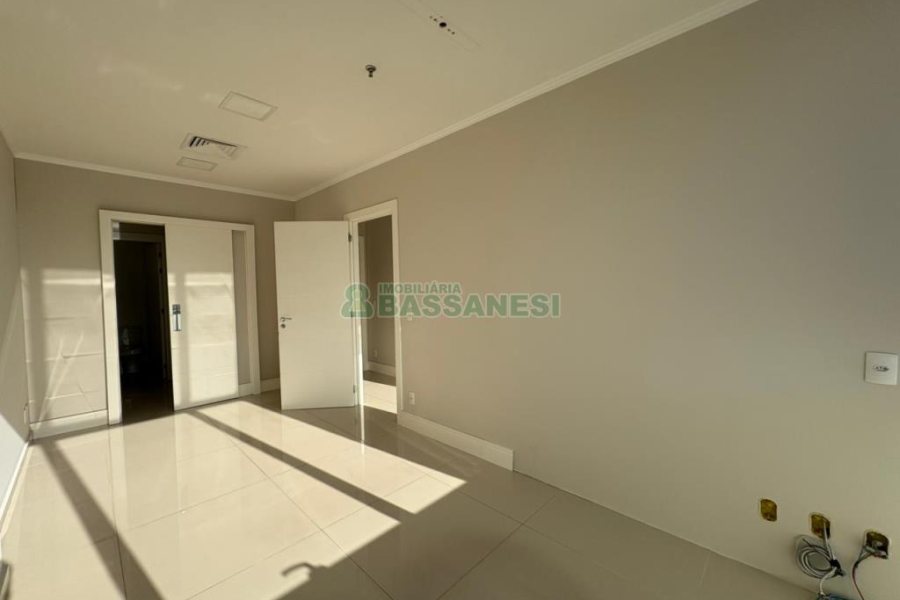 Sala com 59m², 1 vaga, no bairro São Pelegrino em Caxias do Sul para Alugar ou Comprar