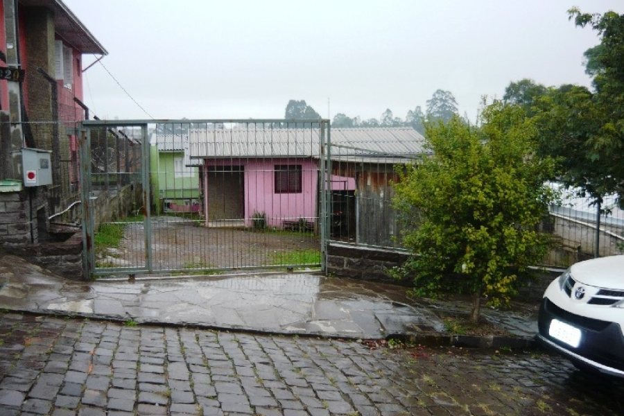 Casa com 50m², 2 dormitórios, 1 vaga, no bairro Cidade Nova em Caxias do Sul para Comprar