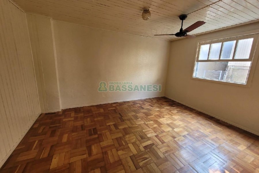 Casa com 80m², 3 dormitórios, 1 vaga, no bairro Rio Branco em Caxias do Sul para Alugar