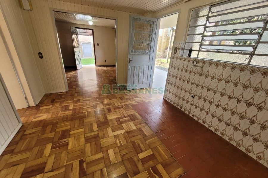 Casa com 80m², 3 dormitórios, 1 vaga, no bairro Rio Branco em Caxias do Sul para Alugar