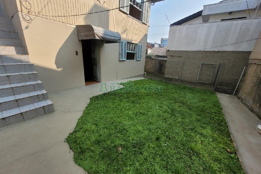 Casa com 80m², 3 dormitórios, 1 vaga, no bairro Rio Branco em Caxias do Sul para Alugar