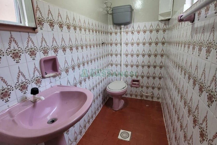 Casa com 80m², 3 dormitórios, 1 vaga, no bairro Rio Branco em Caxias do Sul para Alugar