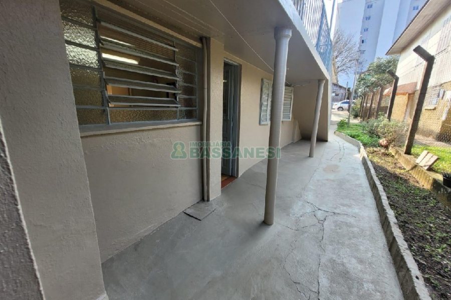 Casa com 80m², 3 dormitórios, 1 vaga, no bairro Rio Branco em Caxias do Sul para Alugar