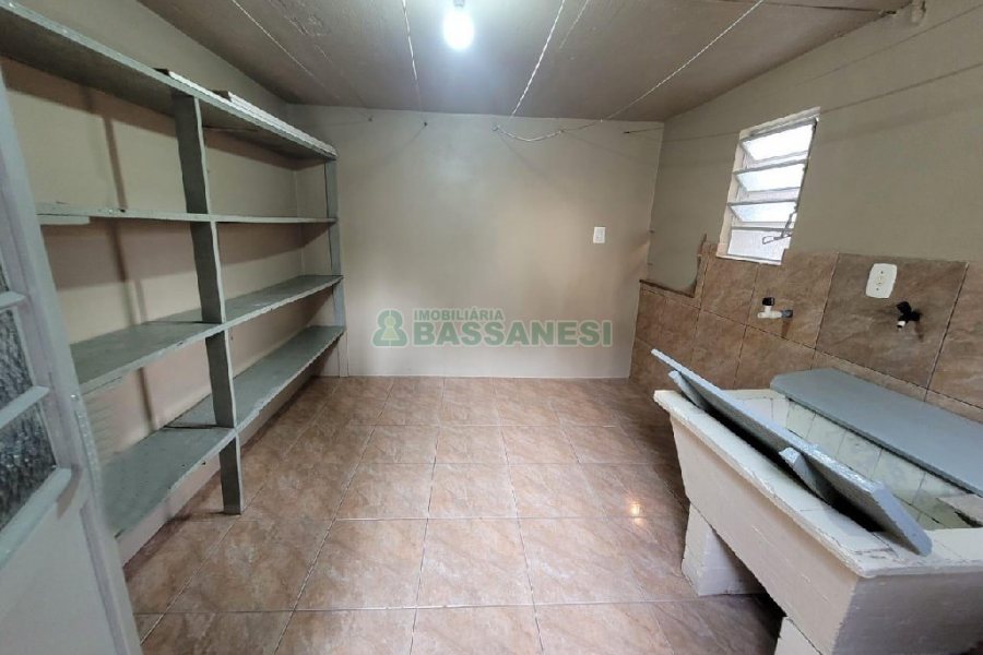 Casa com 80m², 3 dormitórios, 1 vaga, no bairro Rio Branco em Caxias do Sul para Alugar