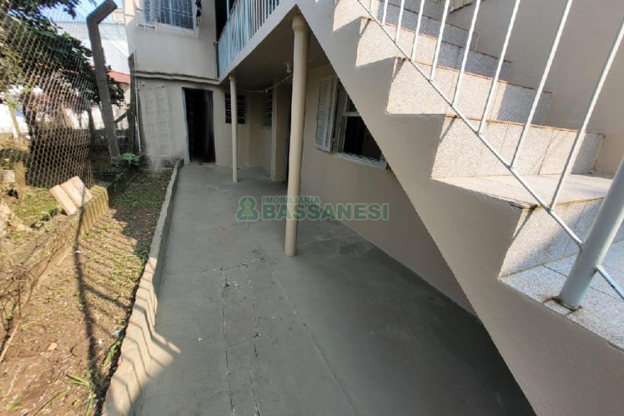 Casa com 80m², 3 dormitórios, 1 vaga, no bairro Rio Branco em Caxias do Sul para Alugar