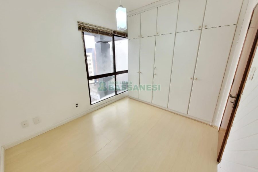 Apartamento com 77m², 2 dormitórios, 1 vaga, no bairro Centro em Caxias do Sul para Alugar