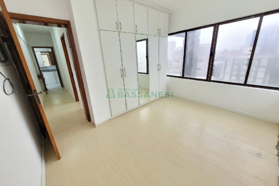 Apartamento com 77m², 2 dormitórios, 1 vaga, no bairro Centro em Caxias do Sul para Alugar