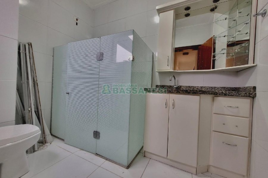 Apartamento com 77m², 2 dormitórios, 1 vaga, no bairro Centro em Caxias do Sul para Alugar