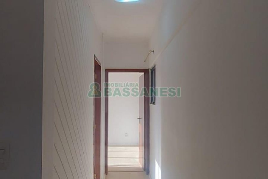 Apartamento com 77m², 2 dormitórios, 1 vaga, no bairro Centro em Caxias do Sul para Alugar