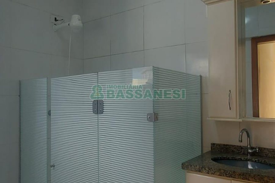 Apartamento com 77m², 2 dormitórios, 1 vaga, no bairro Centro em Caxias do Sul para Alugar