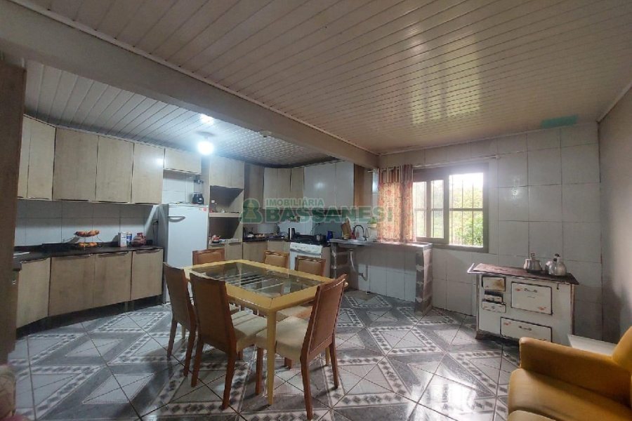 Chácara com 210m², 4 dormitórios, 4 vagas, no bairro 3 Legua em Caxias do Sul para Comprar