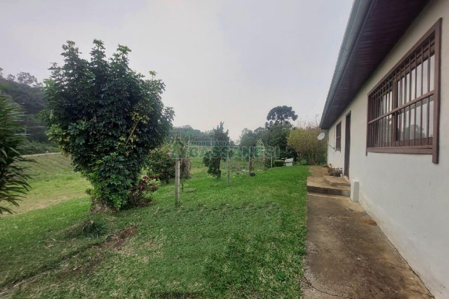 Chácara com 210m², 4 dormitórios, 4 vagas, no bairro 3 Legua em Caxias do Sul para Comprar