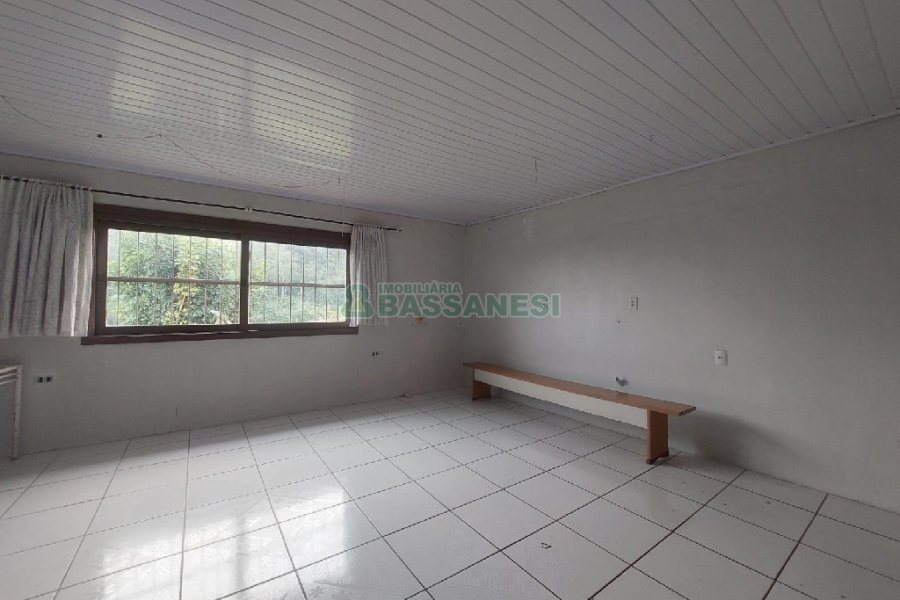 Chácara com 210m², 4 dormitórios, 4 vagas, no bairro 3 Legua em Caxias do Sul para Comprar