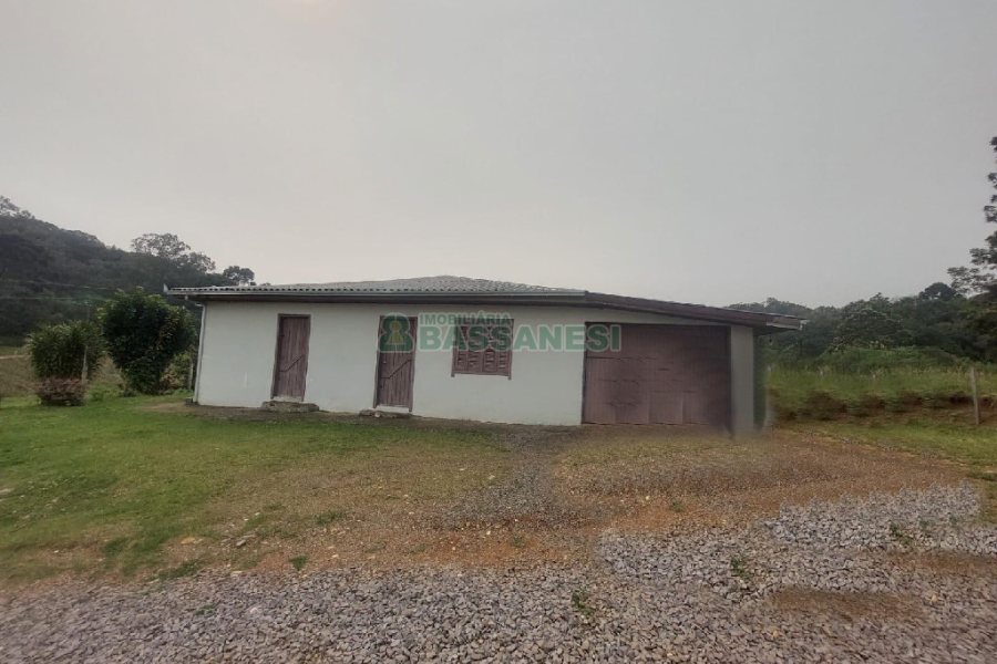 Chácara com 210m², 4 dormitórios, 4 vagas, no bairro 3 Legua em Caxias do Sul para Comprar