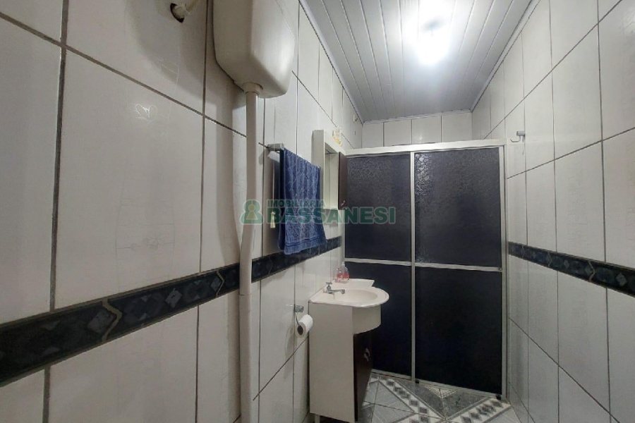 Chácara com 210m², 4 dormitórios, 4 vagas, no bairro 3 Legua em Caxias do Sul para Comprar