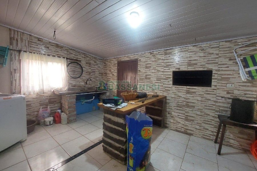 Chácara com 210m², 4 dormitórios, 4 vagas, no bairro 3 Legua em Caxias do Sul para Comprar