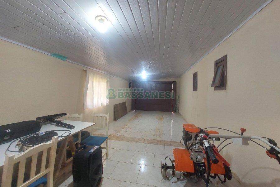 Chácara com 210m², 4 dormitórios, 4 vagas, no bairro 3 Legua em Caxias do Sul para Comprar