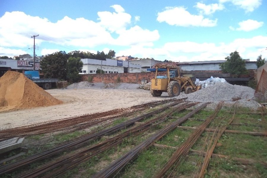 Terreno com 384m², no bairro São José em Caxias do Sul para Alugar ou Comprar