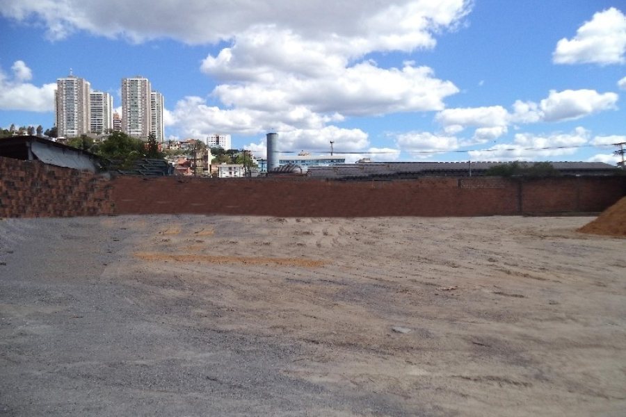 Terreno com 384m², no bairro São José em Caxias do Sul para Alugar ou Comprar