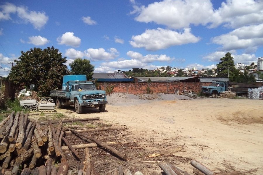 Terreno com 384m², no bairro São José em Caxias do Sul para Alugar ou Comprar
