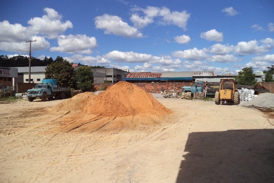 Terreno com 384m², no bairro São José em Caxias do Sul para Alugar ou Comprar