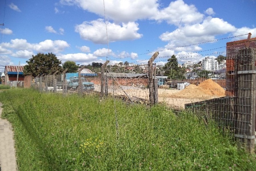 Terreno com 384m², no bairro São José em Caxias do Sul para Alugar ou Comprar