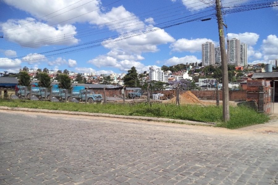 Terreno com 384m², no bairro São José em Caxias do Sul para Alugar ou Comprar
