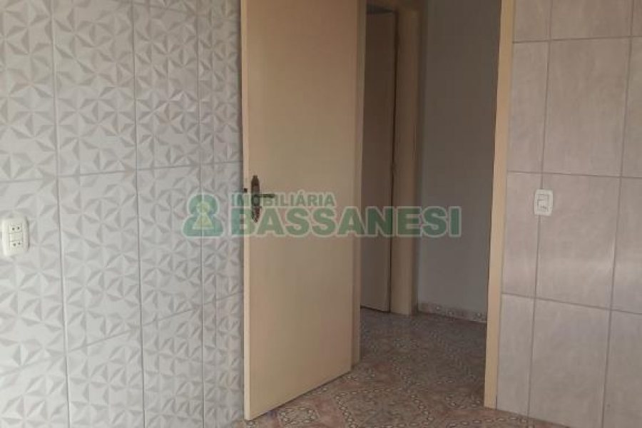 Casa com 412m², 7 dormitórios, 6 vagas, no bairro Jardim das Hortências em Caxias do Sul para Comprar