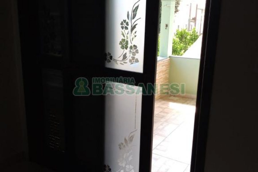 Casa com 412m², 7 dormitórios, 6 vagas, no bairro Jardim das Hortências em Caxias do Sul para Comprar