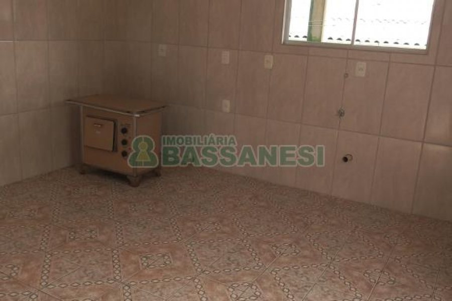 Casa com 412m², 7 dormitórios, 6 vagas, no bairro Jardim das Hortências em Caxias do Sul para Comprar