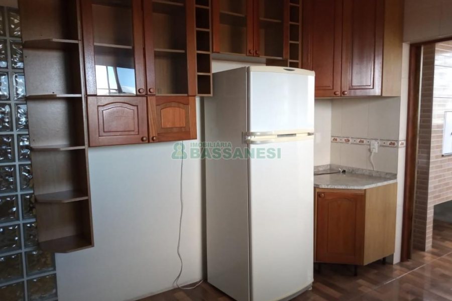 Casa com 412m², 7 dormitórios, 6 vagas, no bairro Jardim das Hortências em Caxias do Sul para Comprar