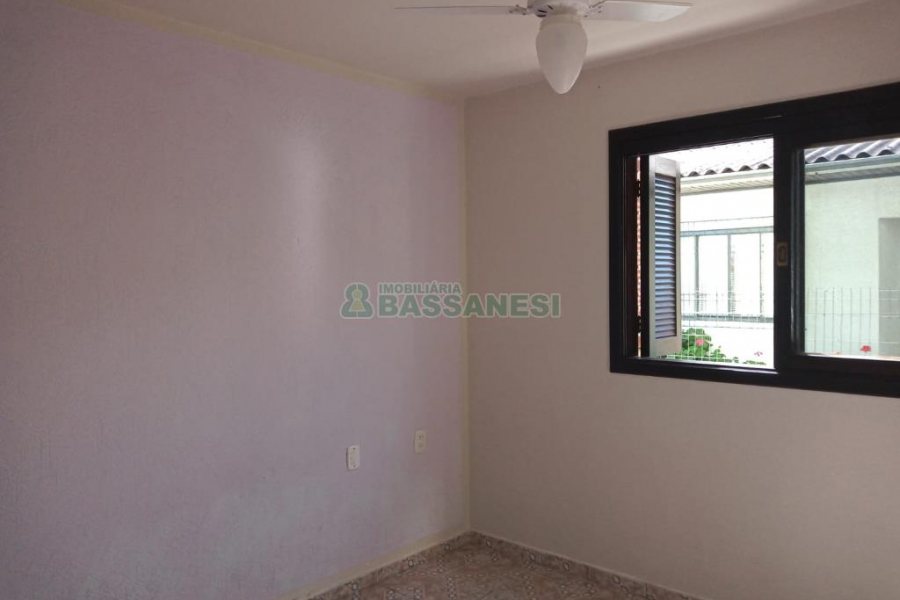 Casa com 412m², 7 dormitórios, 6 vagas, no bairro Jardim das Hortências em Caxias do Sul para Comprar