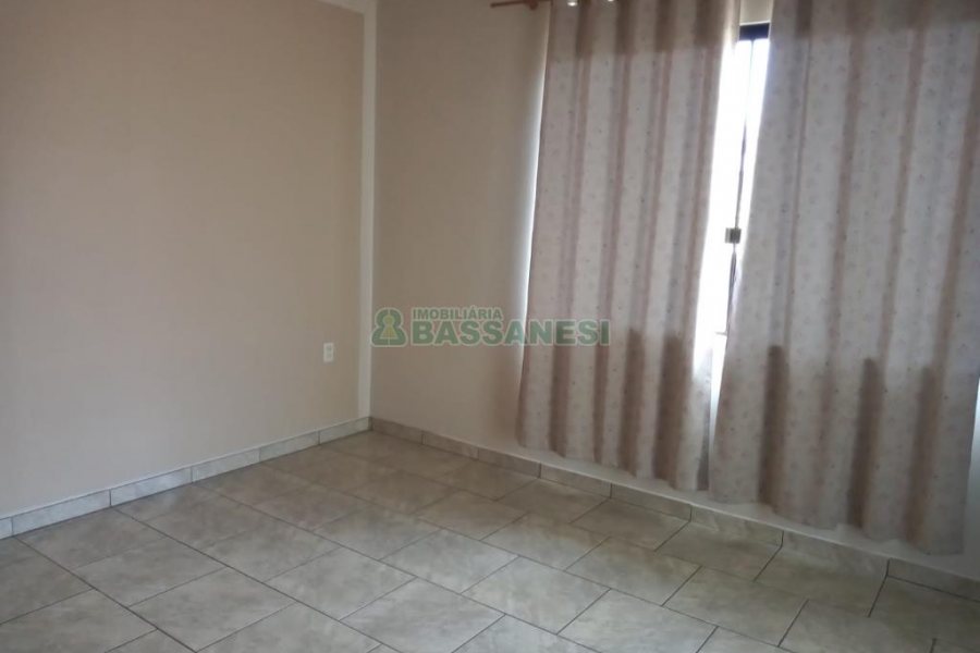 Casa com 412m², 7 dormitórios, 6 vagas, no bairro Jardim das Hortências em Caxias do Sul para Comprar