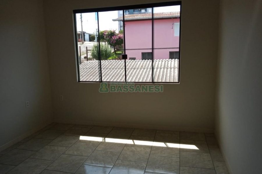 Casa com 412m², 7 dormitórios, 6 vagas, no bairro Jardim das Hortências em Caxias do Sul para Comprar