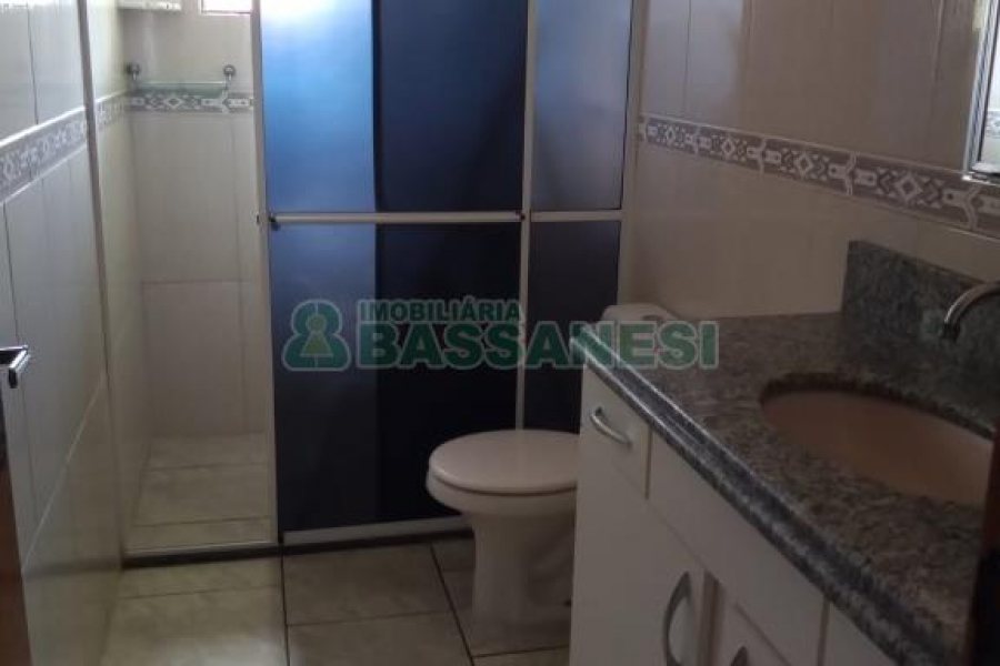 Casa com 412m², 7 dormitórios, 6 vagas, no bairro Jardim das Hortências em Caxias do Sul para Comprar